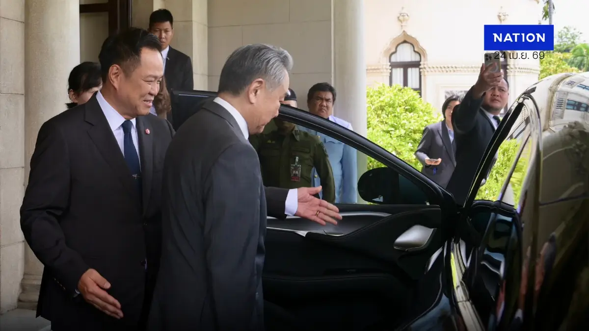 "อนุทิน" ขับรถพา "หวัง อี้" ไปรับประทานอาหารกลางวันด้วยตนเอง