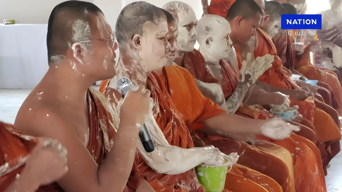 ขำพระบาปไหม! สีสันสงกรานต์สุรินทร์ "พระ-เณรชุบแป้งทอด" ท่ามกลางเสียงหัวเราะและศรัทธา (มีคลิป) ขำพระบาปไหม! สีสันสงกรานต์สุรินทร์ "พระ-เณรชุบแป้งทอด" ท่ามกลางเสียงหัวเราะและศรัทธา (มีคลิป)