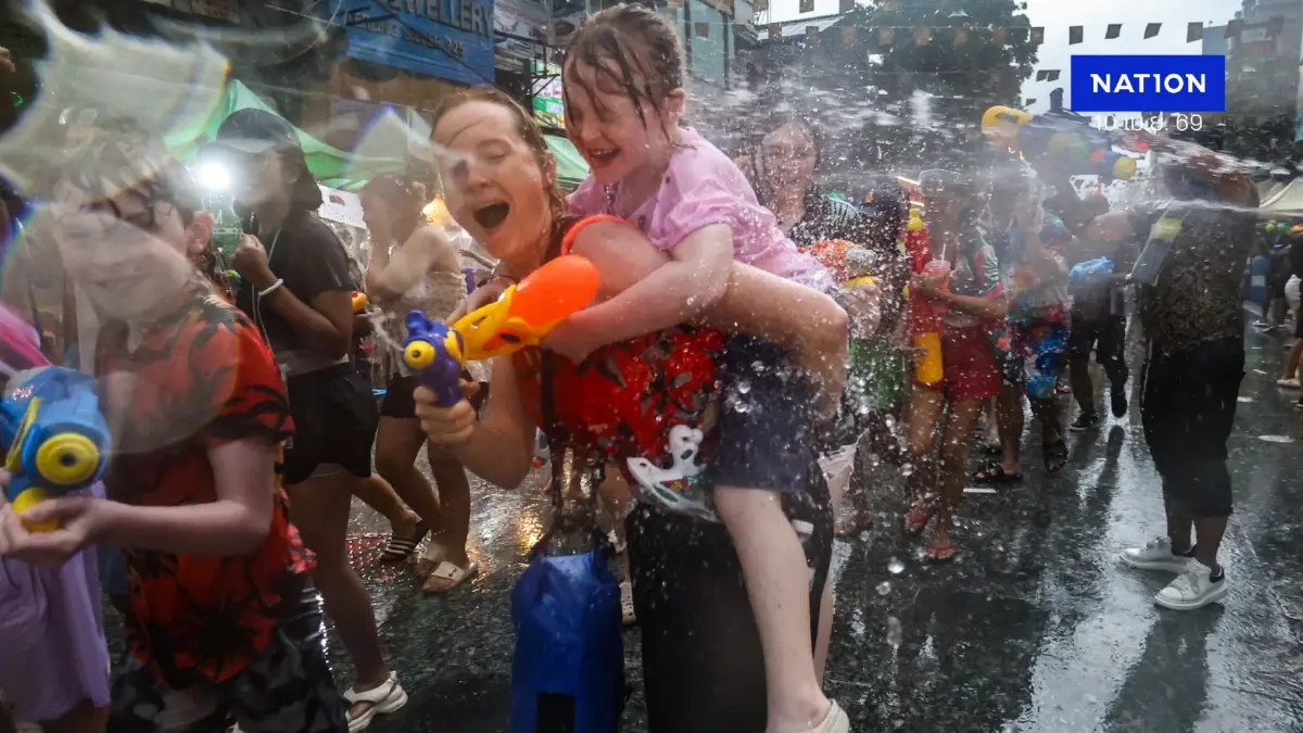 "สงกรานต์ 69" ดวงตาต้องไม่พัง เล่นน้ำอย่างไรให้ปลอดภัยห่างไกลโรค "สงกรานต์ 69" ดวงตาต้องไม่พัง เล่นน้ำอย่างไรให้ปลอดภัยห่างไกลโรค