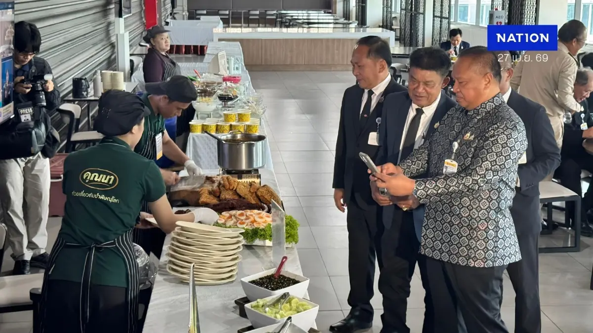 "บิ๊กเกรียง" นำร่อง สว. จ่ายเงินซื้อข้าวเองวันแรก! ลั่น "หมูแดงอร่อยจังฮู้" มั่นใจช่วยชาติประหยัดงบ