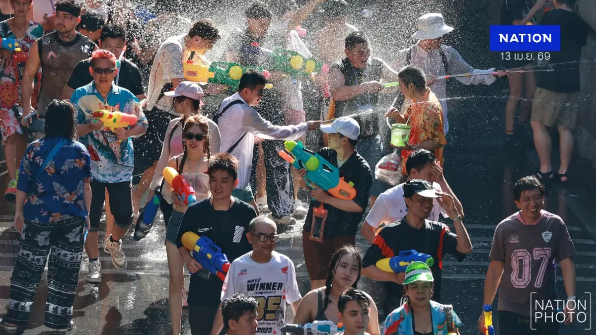 สื่อนอกตีข่าว! 'สงกรานต์ไทย นทท.ทั่วโลกแห่ร่วมงานล้นหลาม