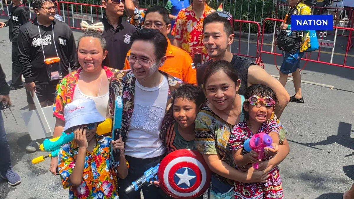 "อ.เชน" ร่วมเล่นน้ำสงกรานต์ "สีลม" มั่นใจเอกลักษณ์ไทยหนึ่งเดียวในโลก "อ.เชน" ร่วมเล่นน้ำสงกรานต์ "สีลม" มั่นใจเอกลักษณ์ไทยหนึ่งเดียวในโลก