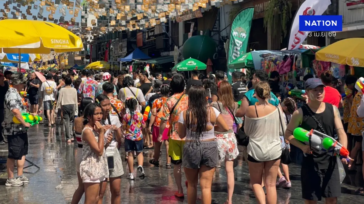 "ข้าวสารแตก! "เริ่มแล้ว! สงกรานต์ถนนข้าวสารวันแรกคึกคักทะลุแสนคน!