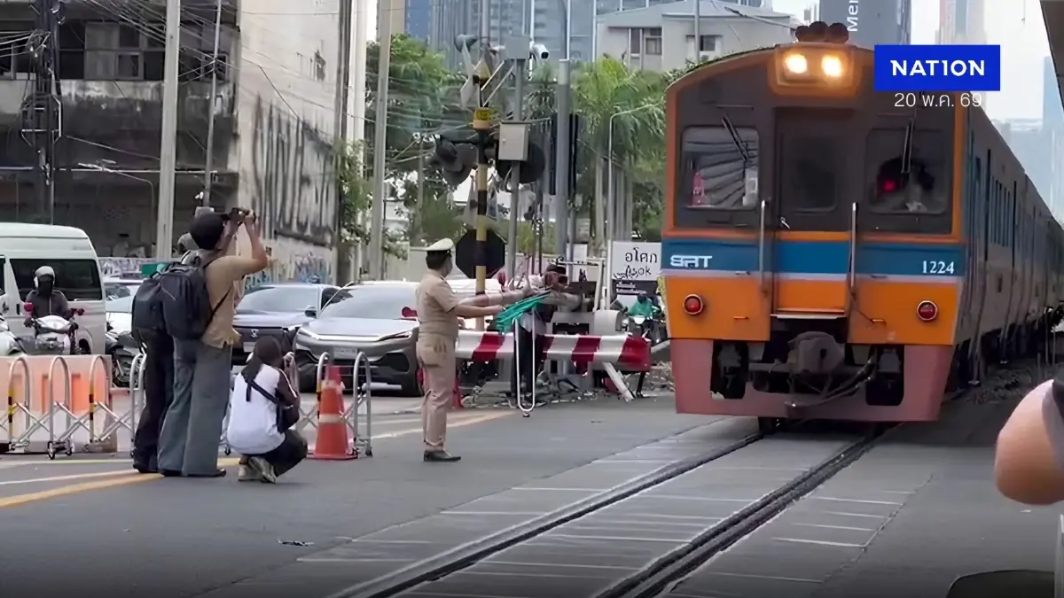 ตร.จำลองเหตุการณ์ พิสูจน์ความจริง นาทีรถไฟชนรถเมล์ มักกะสัน ตร.จำลองเหตุการณ์ พิสูจน์ความจริง นาทีรถไฟชนรถเมล์ มักกะสัน