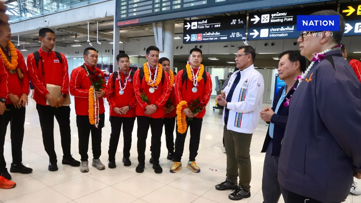 ทัพตะกร้อไทยกลับถึงบ้าน "บิ๊กต้อม" ลั่นโกงชัดเจน ขู่ส่งแค่ชุดเด็กหากสหพันธ์ฯ ไม่โปร่งใส