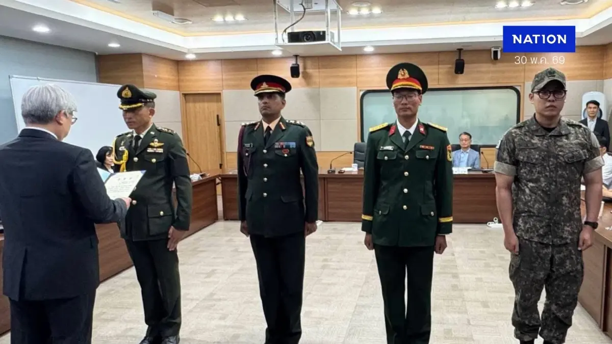 ฮีโร่ไทยในแดนกิมจิ! วปอ.เกาหลีใต้ มอบประกาศเกียรติคุณสดุดี "นายทหารไทย" ทุบกระจกช่วยชีวิตเหยื่อรถคว่ำ (มีคลิป)