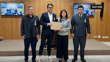 “ลิซ่า” ซัดย้ายผู้ว่าฯ แค่ละครฉากหนึ่ง - สื่อภูเก็ตร้องถูกฟ้อง “ลิซ่า” ซัดย้ายผู้ว่าฯ แค่ละครฉากหนึ่ง - สื่อภูเก็ตร้องถูกฟ้อง