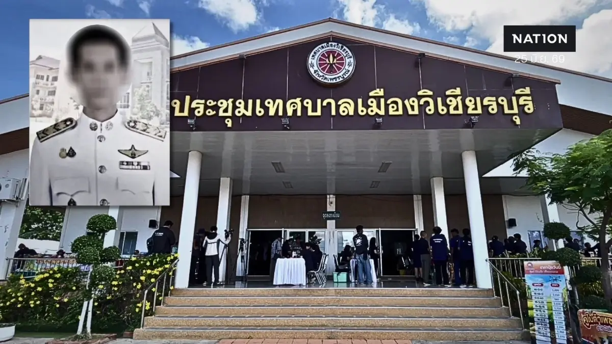 สื่อปักหลักรอ "หน้าเทศบาลเมืองวิเชียรบุรี" ยังไร้เงา "ผอ.พิชิต" ยื่นหนังสือลาออกปมมีชื่อเอี่ยว "โกงสอบท้องถิ่น"
