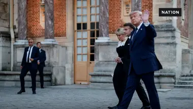 "ทรัมป์"จับมือ "เปเซชเคียน" เซ็นดีลยุติสงคราม-เปิดช่องแคบฮอร์มุซ