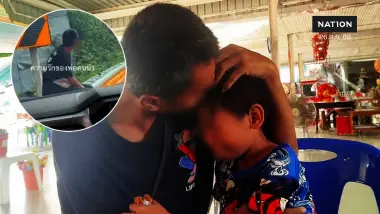 คลิปสุดไวรัล 12 ล้านวิว! สาวใจบุญรับ "พ่อ" เดินเท้าไปตามหา "ลูกชาย" จนได้พบกัน