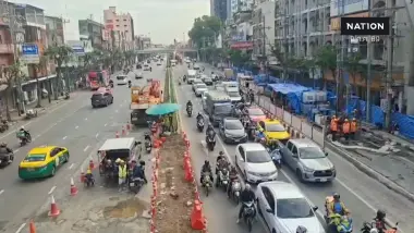 ด่วน! สั่งปิดการจราจร ถนนทรุดเกือบฟุต เหตุน้ำรั่วอุโมงค์รถไฟฟ้า