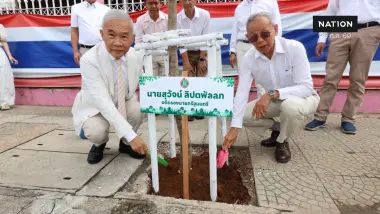 สุวัจน์ นำชาวโคราชปลูกต้นไม้ 4,000 ต้น เฉลิมพระเกียรติฯ ในหลวง