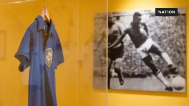 ทุบสถิติโลก! เสื้อบอลโลก 1958 ของ "เปเล่" ปิดประมูลเฉียด 180 ล้าน