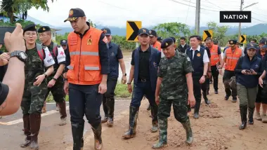 'เจเศรษฐ์' ลุยน้ำท่วมน่าน สั่งทีมปักหลักปัวแจกข้าว 6,000 ชุด