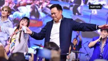 “อนุทิน” เล่น เต้น ร้อง ดาบ 2 คมทุนการเมือง เส้นบางๆระหว่างคะแนนนิยม กับความสนุกเกินพอดี