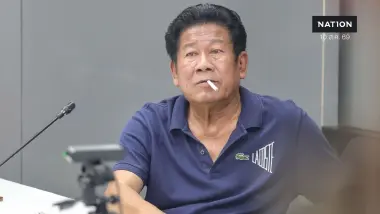 โซเชียลวิจารณ์ยับ "ฉลอง" นั่งชิลสูบบุหรี่ สัมภาษณ์เปิดใจ