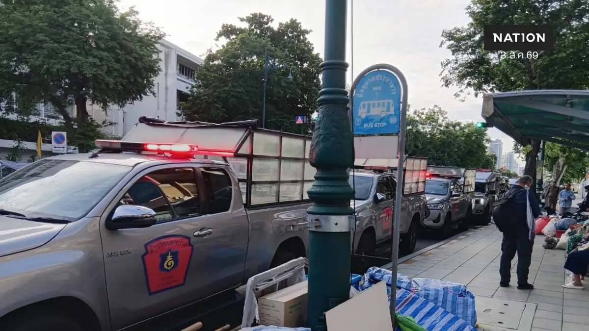 "พีมูฟ" บุกปักหลักทำเนียบฯ ค้านยุบธนาคารที่ดิน ตร.คุมเข้ม "พีมูฟ" บุกปักหลักทำเนียบฯ ค้านยุบธนาคารที่ดิน ตร.คุมเข้ม