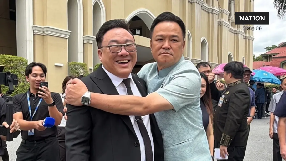 "หนู" กอด "หนิม" โชว์สื่อ ยันน้ำเงิน-แดงกลมกล่อม สยบขั้วใหม่