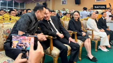 4 นายกฯ พบกันครั้งแรก 'อนุทิน-ทักษิณ' งานสวดพระอภิธรรม เกรียง