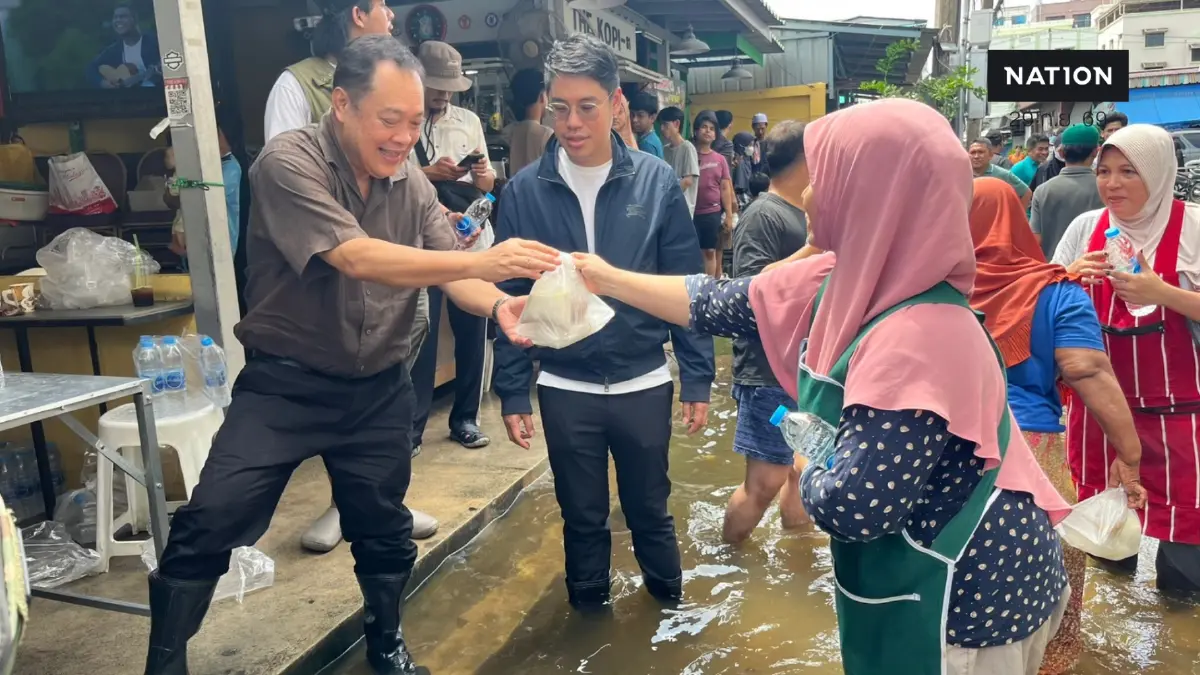 "ทวี" ลุยน้ำท่วมรามคำแหง ช่วยผู้ประสบภัย ชูพหุวัฒนธรรม "ทวี" ลุยน้ำท่วมรามคำแหง ช่วยผู้ประสบภัย ชูพหุวัฒนธรรม