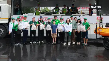 ลุยตั้งโรงครัวด่วน! "ร.อ.ธรรมนัส" นำทีมพรรคกล้าธรรมและมูลนิธิฯ เปิดโรงครัวช่วยผู้ประสบภัยน้ำท่วม