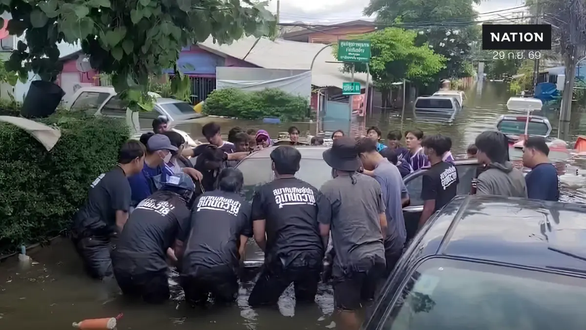 ศิษย์เก่า – น.ศ.อุเทนถวาย ระดมช่วยยกรถกีดขวาง ลาดพร้าว 101 แยก 40 เปิดทางเครื่องสูบน้ำ ศิษย์เก่า – น.ศ.อุเทนถวาย ระดมช่วยยกรถกีดขวาง ลาดพร้าว 101 แยก 40 เปิดทางเครื่องสูบน้ำ