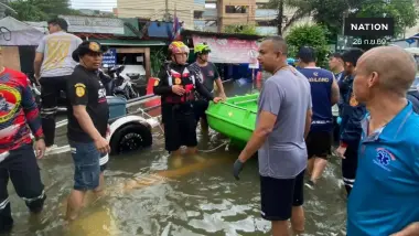 สลด! หญิงเก็บของเก่าถูกไฟดูดดับคาน้ำท่วมขังลานจอดรถแฟลตเคหะคลองจั่น 25 สลด! หญิงเก็บของเก่าถูกไฟดูดดับคาน้ำท่วมขังลานจอดรถแฟลตเคหะคลองจั่น 25