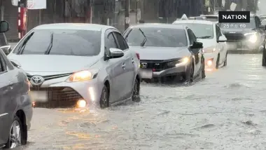 ฝนกระหน่ำเมืองชัยนาทหนัก! ร.ร.ประกาศหยุดเรียนฉุกเฉิน น้ำเหนือเขื่อนเจ้าพระยาดันสูง