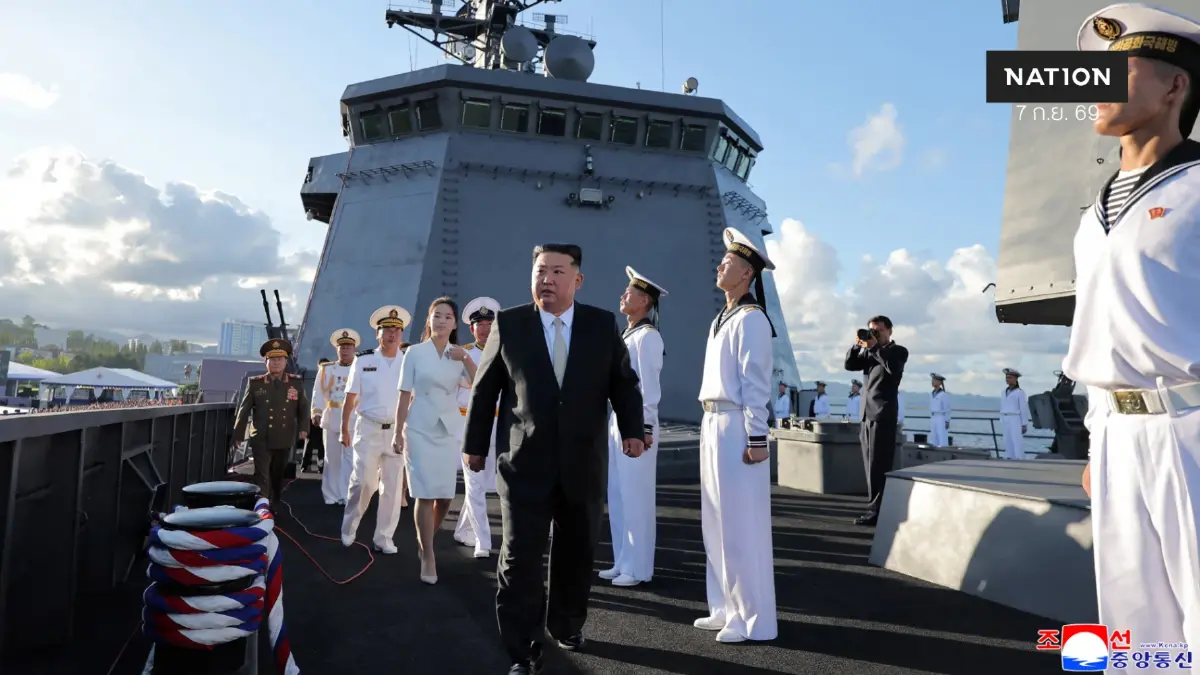 คิม จองอึน เปิดตัวเรือพิฆาตใหม่ เสริมทัพนิวเคลียร์ทางทะเล