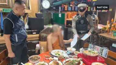 ช็อกวงการผ้าเหลือง! กองปราบรวบ "หลวงพ่ออติโชติ" เจ้าอาวาสวัดพุทไธศวรรย์ ยักยอกเงินวัด 92 ล้าน  โอนให้สีกาคนสนิท ซ้ำคาหนังคาเขาคากุฏิ(มีคลิป)