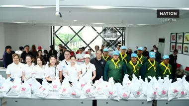 กองทัพบก–เดอะมอลล์ กรุ๊ป ผนึกกำลังช่วยเหลือผู้ประสบอุทกภัยในพื้นที่บางกะปิ ร่วมส่งต่อความช่วยเหลือ บรรเทาความเดือดร้อนประชาชนในชุมชนแฟลตคลองจั่น