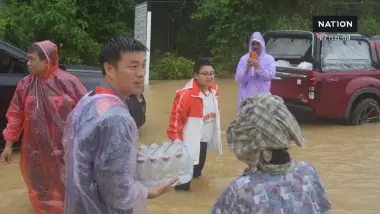"ณัฐพงษ์" ลุยน้ำท่วมจันทบุรี จี้ผู้ว่าฯ ประกาศเขตภัยพิบัติ