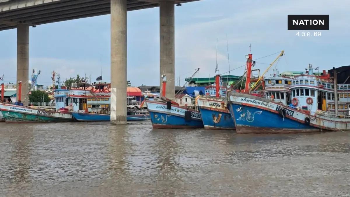 พลังชาวประมงแม่กลอง! รวมเรือ 20 ลำ ผลัดเวรช่วยดันน้ำออกทะเลวันละ 8 ชั่วโมง พลังชาวประมงแม่กลอง! รวมเรือ 20 ลำ ผลัดเวรช่วยดันน้ำออกทะเลวันละ 8 ชั่วโมง