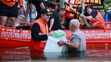 รมช.มท.เร่งสูบน้ำเคหะร่มเกล้า พร้อมแจกถุงยังชีพจุดเข้าถึงยาก รมช.มท.เร่งสูบน้ำเคหะร่มเกล้า พร้อมแจกถุงยังชีพจุดเข้าถึงยาก