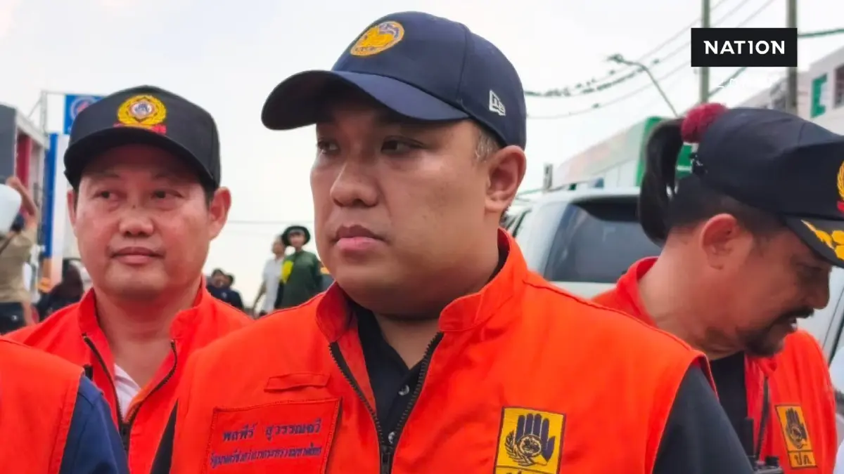 มท.2 พร้อมผู้ว่าการ MEA ลงพื้นที่ร่มเกล้า ร่วมบรรจุถุงบรรเทาทุกข์ ส่งอาหาร–น้ำดื่มช่วยผู้ประสบภัย