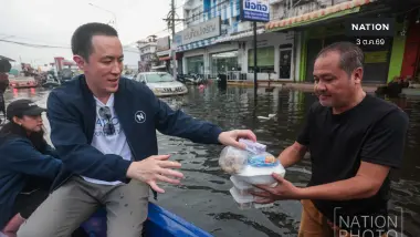 "เนชั่นปันน้ำใจ" ลุยช่วยผู้ประสบภัย กทม. 3 จุด ชาวบ้านร่ำไห้หวั่นบ้านเช่าอดเยียวยา
