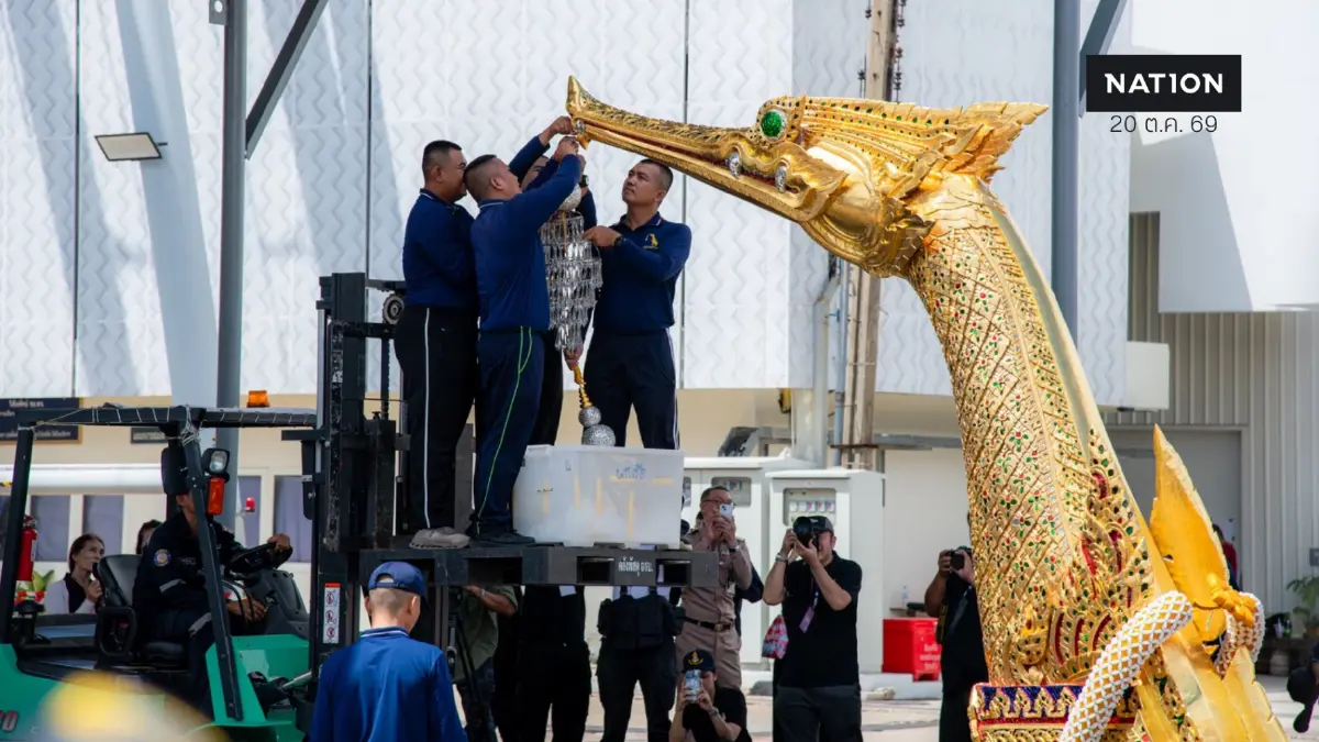 ประกอบเครื่องสูงเรือสุพรรณหงส์ พร้อมขบวนเรือพระราชพิธี ประกอบเครื่องสูงเรือสุพรรณหงส์ พร้อมขบวนเรือพระราชพิธี