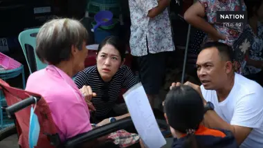 ทีมแพทย์อาสาประชาชน ลุยสายไหม ช่วยรักษาชาวบ้านที่ได้รับผลกระทบจากน้ำท่วม
