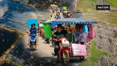 "ผญ.บ.หญิง" นำทัพซาเล้งบุกศูนย์ดำรงธรรม! ฮือยื่น 500 ชื่อไล่โรงงานพิษ ปล่อยน้ำเน่า-เคมีดำท่วมทุ่ง! ปราจีนฯ ทรมานหนักหลังน้ำลด