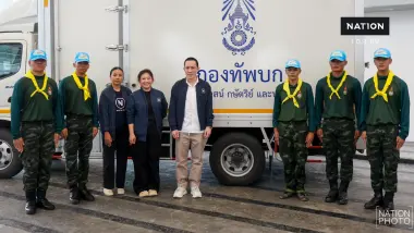 มูลนิธิเนชั่น-ทัพภาค 1 ลุยช่วยน้ำท่วมเคหะคลองจั่น ส่งมอบยา-อาหาร