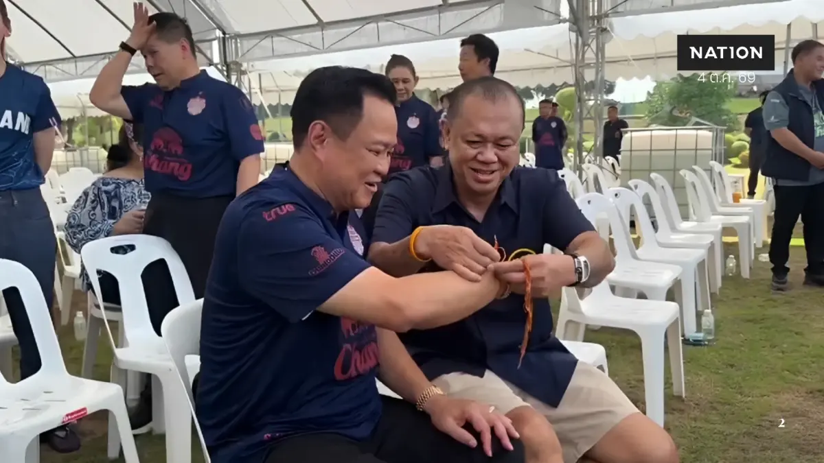 ภาพซึ้ง! เนวิน ผูกข้อมือ อนุทิน อวยพรลั่น "เป็นนายกฯ อีก"