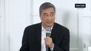 'อภิสิทธิ์' ผ่าทางรอดไทย ชี้ติดกับดักรายได้-จี้แก้รัฐธรรมนูญ
